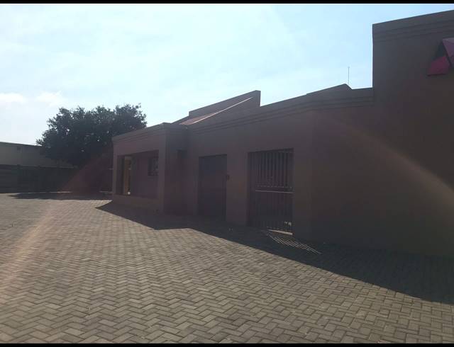 270M² OFFICE FOR SALE IN BRACKENHURST